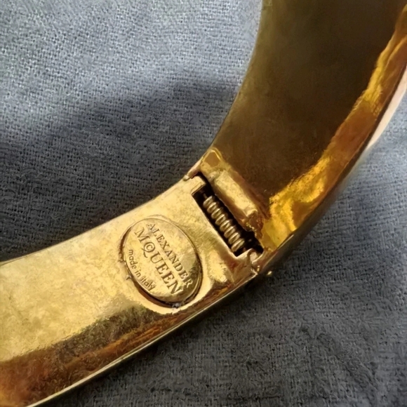 Alexander McQueen Gold Skull Bracelet - Picture 4 of 4